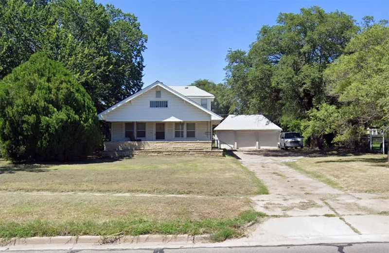 Residência dos Wegerle no nr. 2404 West 13th Street North, Wichita